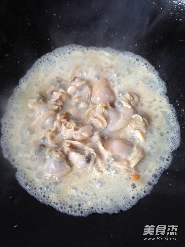 <a href=/shicai/shuichanpin/WenGe/index.html target=_blank><u>文蛤</u></a>炒<a href=/shicai/rouqin/JiDan/index.html target=_blank><u>鸡蛋</u></a>的做法