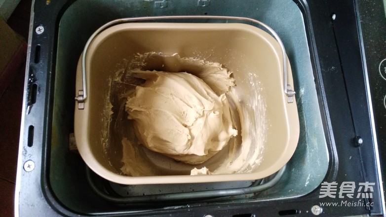 红糖核<a href=/shicai/guopin/Tao/index.html target=_blank><u>桃</u></a><a href=/shicai/mimian/MianBao/index.html target=_blank><u>面包</u></a>的做法