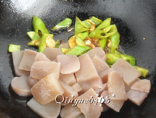 魔竽<a href=/shicai/mimian/DouFu/index.html target=_blank><u>豆腐</u></a>炒<a href=/shicai/shucai/ShanYao/index.html target=_blank><u>山药</u></a>