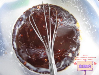 熊猫<a href=/shicai/mimian/QiaoKeLi/index.html target=_blank><u>巧克力</u></a>纸杯蛋糕步骤3