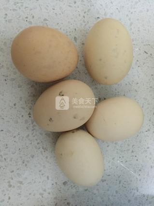 土<a href=/shicai/rouqin/JiDan/index.html target=_blank><u>鸡蛋</u></a>的<a href=zt/qifengdg target=_blank><u>戚风蛋糕</u></a>