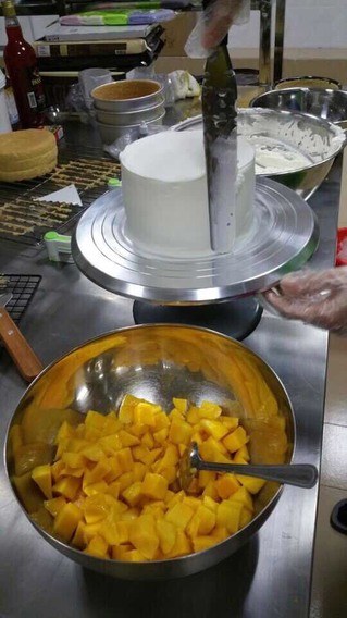 <a href=/shicai/guopin/MangGuo/index.html target=_blank><u>芒果</u></a>蛋糕