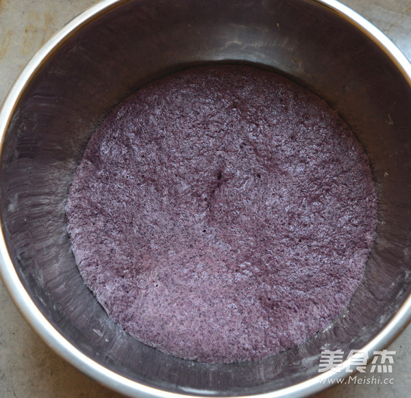 <a href=/shicai/mimian/HeiMi/index.html target=_blank><u>黑米</u></a>馒头的做法