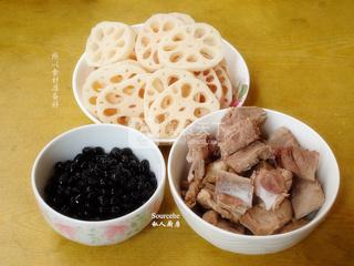 <a href=/shicai/mimian/HeiDou/index.html target=_blank><u>黑豆</u></a><a href=/shicai/shucai/LianOu/index.html target=_blank><u>莲<a href=/shicai/shucai/Ou/index.html target=_blank><u>藕</u></a></u></a><a href=/shicai/rouqin/PaiGu/index.html target=_blank><u>排骨</u></a>汤