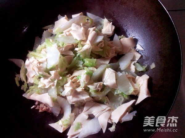 <a href=/shicai/shucai/BaiCai/index.html target=_blank><u>白菜</u></a>炒干<a href=/shicai/mimian/DouFu/index.html target=_blank><u>豆腐</u></a>的做法