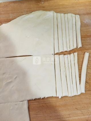 怀念儿时的味--<a href=/shicai/shucai/QingCai/index.html target=_blank><u>青菜</u></a>疙瘩汤的做法步骤:3