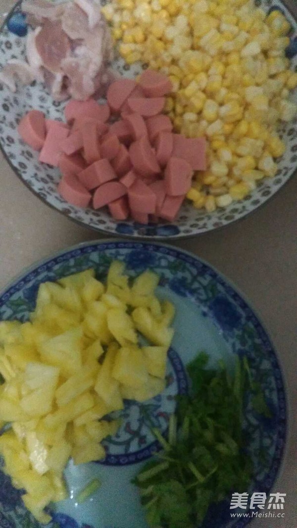 <a href=/shicai/guopin/BoLuo/index.html target=_blank><u>菠萝</u></a>饭的做法