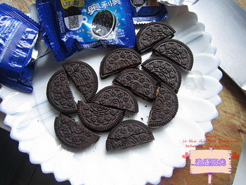 熊猫<a href=/shicai/mimian/QiaoKeLi/index.html target=_blank><u>巧克力</u></a>纸杯蛋糕步骤6