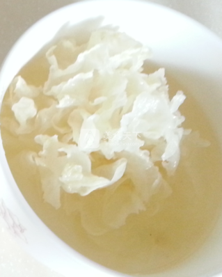 <a href=/shicai/shucai/YinEr/index.html target=_blank><u>银耳</u></a>薏仁<a href=/shicai/guopin/LianZi/index.html target=_blank><u>莲子</u></a>咸汤