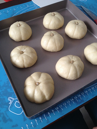 <a href=/shicai/shucai/NanGua/index.html target=_blank><u>南瓜</u></a>馅小餐包