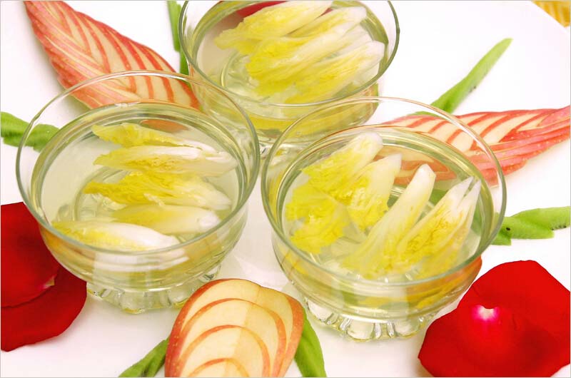 开水<a href=/shicai/shucai/BaiCai/index.html target=_blank><u>白菜</u></a>的做法23