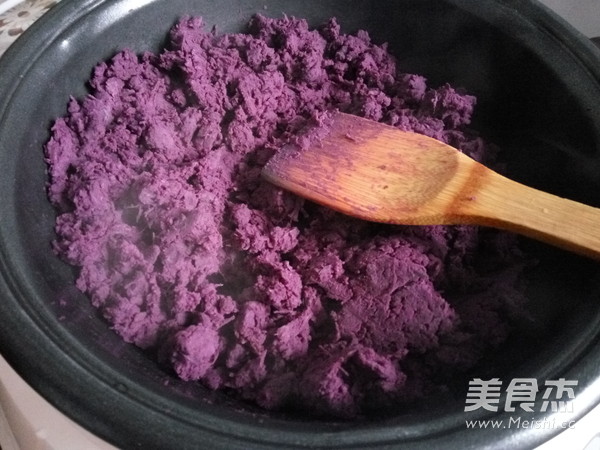 自制<a href=/shicai/shucai/ZiShu/index.html target=_blank><u>紫薯</u></a>馅的做法