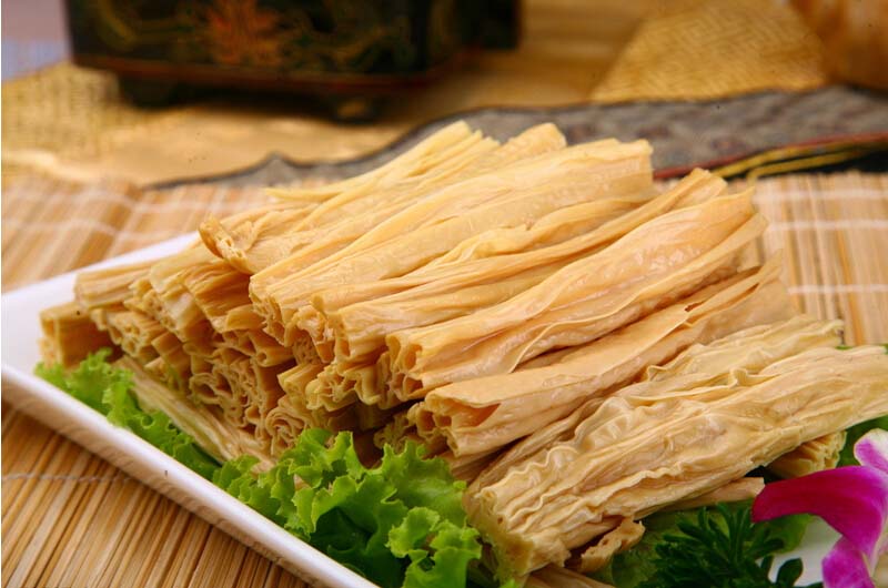 凉拌<a href=/shicai/mimian/FuZhu/index.html target=_blank><u>腐竹</u></a>的做法3