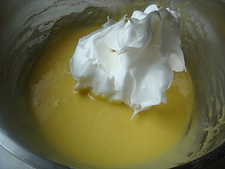 <a href=/shicai/mimian/QiaoKeLi/index.html target=_blank><u>巧克力</u></a>蛋糕