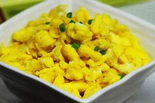 <a href=/shicai/shuichanpin/15533.html target=_blank><u>蟹黄</u></a>蛋