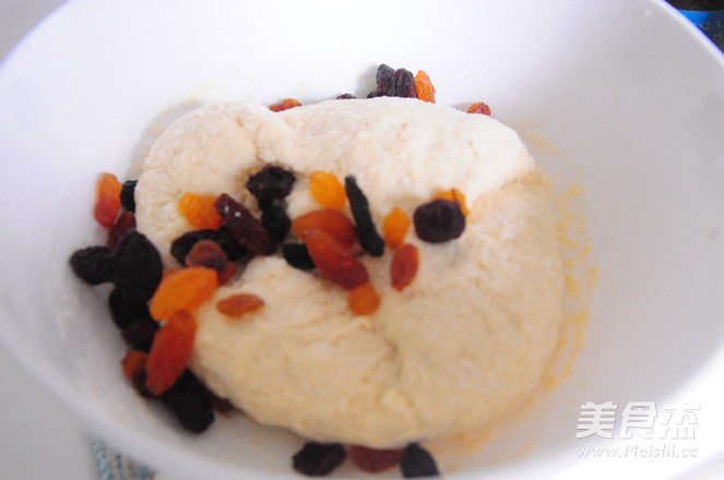 <a href=/shicai/mimian/DouZha/index.html target=_blank><u>豆渣</u></a>果干小馒头的做法