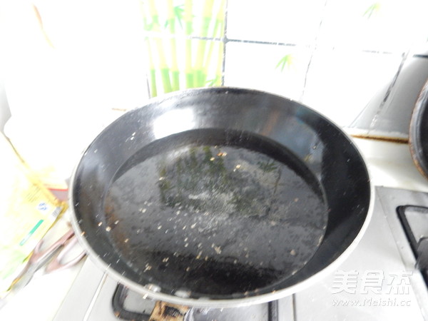 <a href=/shicai/shucai/BoCai/index.html target=_blank><u>菠菜</u></a><a href=/shicai/mimian/FenSi/index.html target=_blank><u>粉丝</u></a>盒的做法