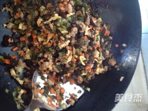 <a href=/shicai/shucai/HeYe/index.html target=_blank><u>荷叶</u></a>饼的做法