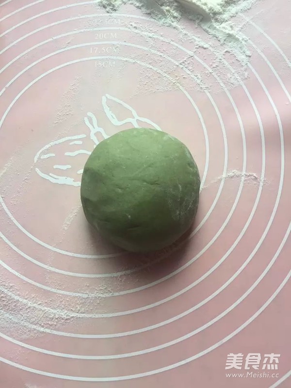 萌哒哒~寿<a href=/shicai/guopin/Tao/index.html target=_blank><u>桃</u></a>馒头的做法