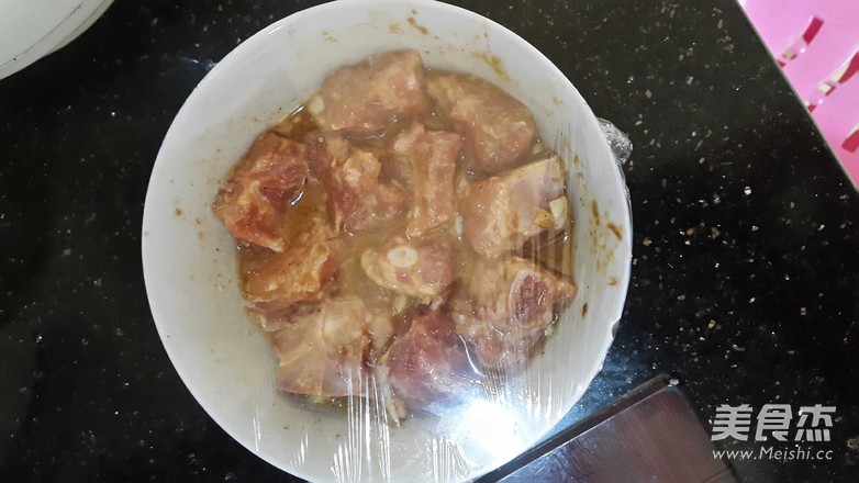 沙茶<a href=/shicai/rouqin/PaiGu/index.html target=_blank><u>排骨</u></a>的做法