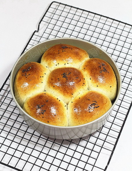 <a href=/shicai/diaoweipin/HeiHuJiao/index.html target=_blank><u>黑胡椒</u></a>肉馅<a href=/shicai/mimian/MianBao/index.html target=_blank><u>面包</u></a>