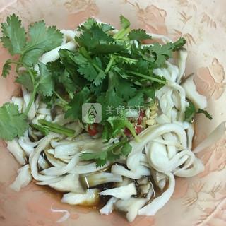 凉拌<a href=/shicai/shucai/XingBaoGu/index.html target=_blank><u><a href=/shicai/guopin/Xing/index.html target=_blank><u>杏</u></a>鲍菇</u></a>