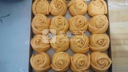 <a href=/shicai/shucai/NanGua/index.html target=_blank><u>南瓜</u></a>玫瑰<a href=/shicai/mimian/MianBao/index.html target=_blank><u>面包</u></a>