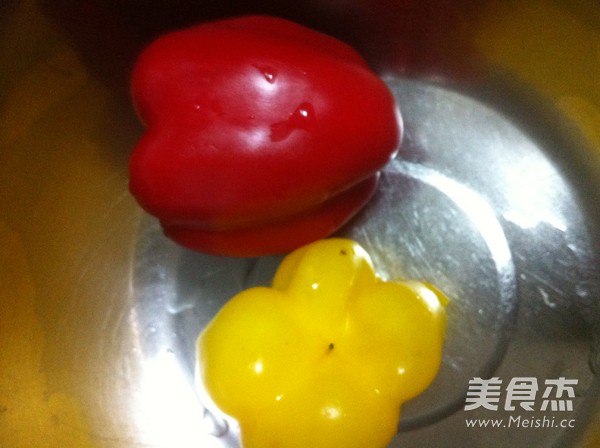 <a href=/shicai/guopin/HuaSheng/index.html target=_blank><u>花生</u></a>拌时蔬的做法