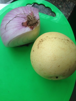 凉拌<a href=/shicai/shucai/YangCong/index.html target=_blank><u>洋葱</u></a>雪<a href=/shicai/guopin/Li/index.html target=_blank><u>梨</u></a>