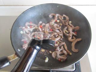 肚片<a href=/shicai/shucai/MuEr/index.html target=_blank><u>木耳</u></a><a href=/shicai/guopin/HuaSheng/index.html target=_blank><u>花生</u></a>汤