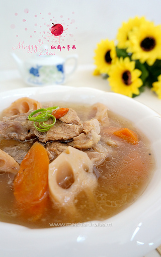 腔排<a href=/shicai/shucai/LianOu/index.html target=_blank><u>莲<a href=/shicai/shucai/Ou/index.html target=_blank><u>藕</u></a></u></a>养生汤