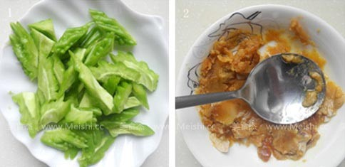 蛋黄焗<a href=/shicai/shucai/KuGua/index.html target=_blank><u>苦瓜</u></a>bX.jpg