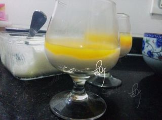 <a href=/shicai/guopin/MangGuo/index.html target=_blank><u>芒果</u></a>冻<a href=/shicai/mimian/SuanNai/index.html target=_blank><u>酸奶</u></a>杯