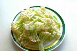 <a href=/shicai/rouqin/PeiGen/index.html target=_blank><u>培根</u></a><a href=/shicai/diaoweipin/DouChi/index.html target=_blank><u>豆豉</u></a>烤<a href=/shicai/shucai/CaiHua/index.html target=_blank><u>菜花</u></a>