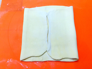 酥<a href=/shicai/rouqin/PiDan/index.html target=_blank><u>皮蛋</u></a>挞