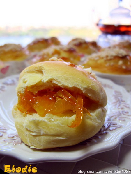 橙皮<a href=/shicai/diaoweipin/FengMi/index.html target=_blank><u>蜂蜜</u></a><a href=/shicai/mimian/MianBao/index.html target=_blank><u>面包</u></a>卷的做法