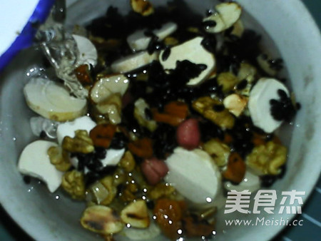 抗感染营养<a href=/shicai/mimian/HeiMi/index.html target=_blank><u>黑米</u></a>糊的做法