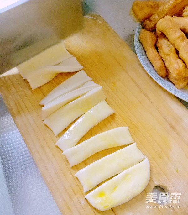 #香雪面粉#香酥<a href=/shicai/mimian/YouTiao/index.html target=_blank><u>油条</u></a>的做法