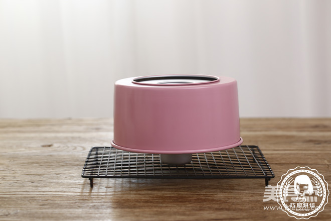 <a href=/shicai/guopin/ManYueMei/index.html target=_blank><u>蔓越莓</u></a>乳酪戚风的做法