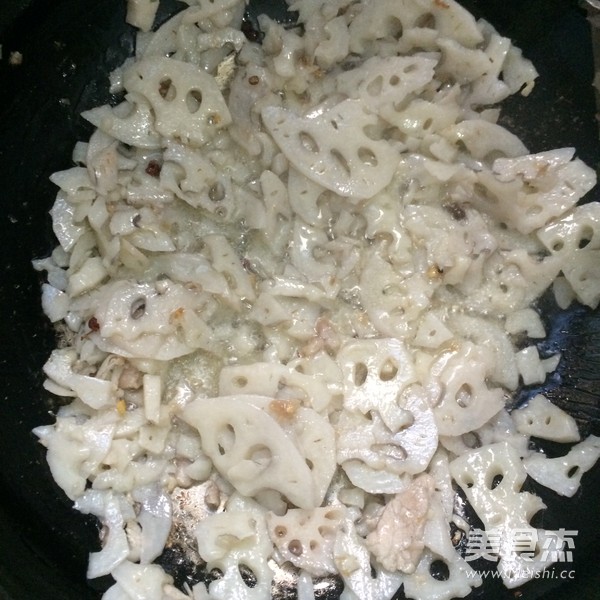 <a href=/shicai/shucai/LianOu/index.html target=_blank><u>莲<a href=/shicai/shucai/Ou/index.html target=_blank><u>藕</u></a></u></a>炒肉片的做法