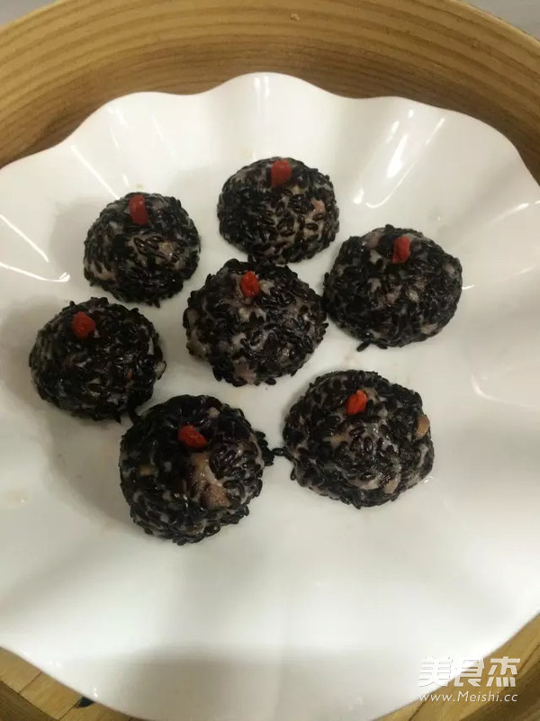 蒸<a href=/shicai/mimian/HeiMi/index.html target=_blank><u>黑米</u></a>丸子的做法