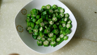 <a href=/shicai/shucai/QiuKui/index.html target=_blank><u>秋葵</u></a>炒蛋