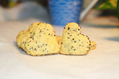 爱心<a href=/shicai/guopin/ZhiMa/index.html target=_blank><u>芝麻</u></a>苏打饼干的做法