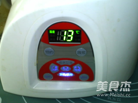 乌发三<a href=/shicai/mimian/HeiMi/index.html target=_blank><u>黑米</u></a>糊的做法