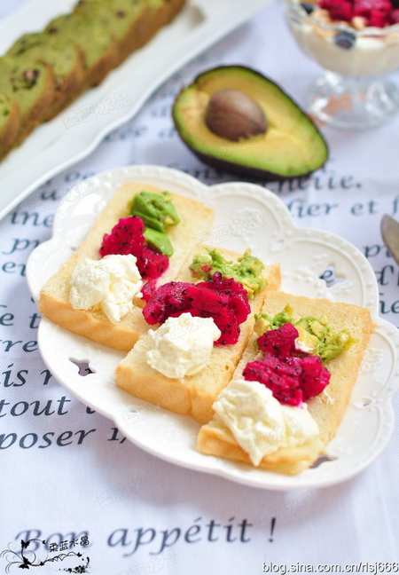 <a href=/shicai/mimian/NaiYou/index.html target=_blank><u>奶油</u></a>水果三明治的做法