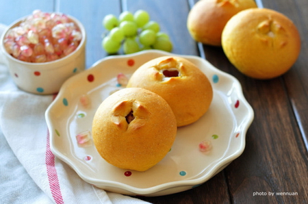 <a href=/shicai/shucai/NanGua/index.html target=_blank><u>南瓜</u></a><a href=/shicai/guopin/ManYueMei/index.html target=_blank><u>蔓越莓</u></a>乳酪包