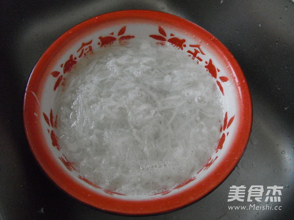 <a href=/shicai/rouqin/ZhuRou/index.html target=_blank><u>猪肉</u></a>白<a href=/shicai/shucai/LuoBo/index.html target=_blank><u>萝卜</u></a>包子馅的做法