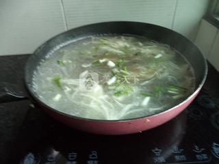 <a href=/shicai/rouqin/ZhuRou/index.html target=_blank><u>猪肉</u></a>金针菇<a href=/shicai/mimian/FenSi/index.html target=_blank><u>粉丝</u></a>汤