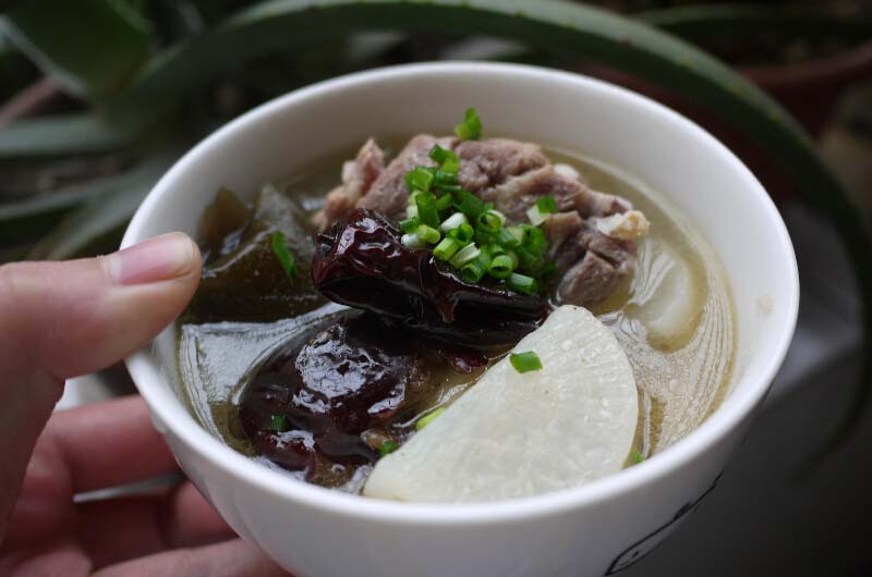 白<a href=/shicai/shucai/LuoBo/index.html target=_blank><u>萝卜</u></a><a href=/shicai/shuichanpin/HaiDai/index.html target=_blank><u>海带</u></a><a href=/shicai/rouqin/PaiGu/index.html target=_blank><u>排骨</u></a>汤1