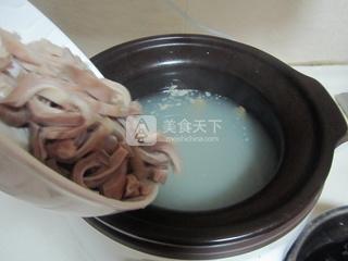 肚片<a href=/shicai/shucai/MuEr/index.html target=_blank><u>木耳</u></a><a href=/shicai/guopin/HuaSheng/index.html target=_blank><u>花生</u></a>汤